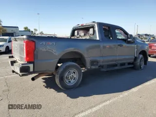 2023 Ford F-350 z VIN 1FT8X3BA6PED15808, wystawiony jako Copart lot #72426324 z przebiegiem 36 913 mil mil oraz Szkoda całkowita • Salvage title. Historia ofert i sprzedaży dostępna na DreamBid. Obrazek 3.