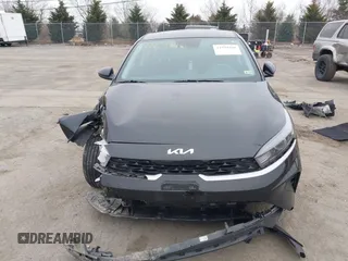2024 Kia Forte LXS z VIN 3KPF24ADXRE744271, wystawiony jako IAAI lot #41793946 z przebiegiem 11 923 mil mil oraz . Historia ofert i sprzedaży dostępna na DreamBid. Obrazek 13.