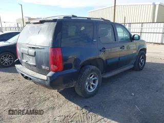 2007 GMC Yukon SLT with VIN 1GKFC13077R171888, listed as a IAAI auction lot 41332475 with 277,240 mi miles. Bid and sale history available at carsss.com. Image 4.