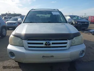 2005 Toyota Highlander with VIN JTEDP21A650061727, listed as a IAAI auction lot 41393126 with 314,688 mi miles. Bid and sale history available at carsss.com. Image 12.
