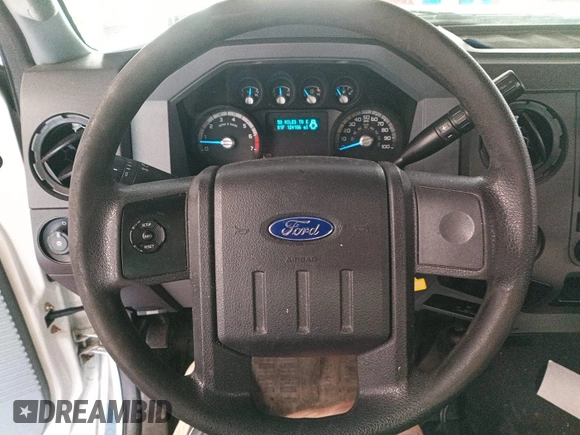 2011 Ford F-250 XL z VIN 1FTBF2B61BEC37445, wystawiony jako IAAI lot #42624921 z przebiegiem 124 106 mil mil oraz . Historia ofert i sprzedaży dostępna na DreamBid. Obrazek 22.
