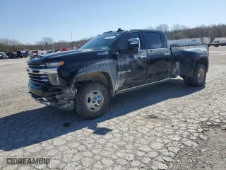 2021 Chevrolet Silverado 3500HD High Country with VIN 1GC4YVEY6MF208764, listed as a Copart auction lot 47493494 with 105,655 mi miles and Salvage Title. Bid and sale history available at carsss.com. Image 1.