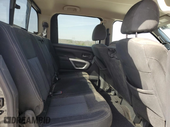 2018 Nissan Titan SV z VIN 1N6AA1EJ0JN504302, wystawiony jako Copart lot #48414435 z przebiegiem 72 766 mil mil oraz Szkoda całkowita • Salvage title. Historia ofert i sprzedaży dostępna na DreamBid. Obrazek 10.