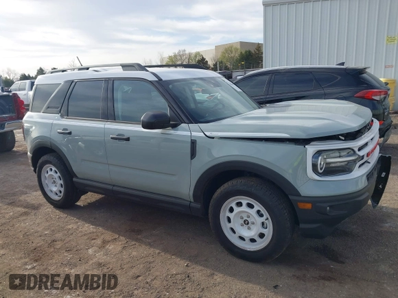2024 Ford Bronco Sport Heritage z VIN 3FMCR9G64RRF08952, wystawiony jako IAAI lot #41828191 z przebiegiem 7 588 mil mil oraz . Historia ofert i sprzedaży dostępna na DreamBid. Obrazek 14.