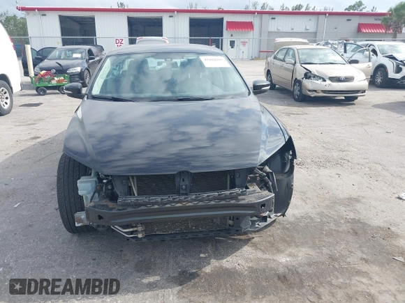 2014 Volkswagen Passat S z VIN 1VWAT7A30EC041728, wystawiony jako IAAI lot #42102295 z przebiegiem 94 768 mil mil oraz . Historia ofert i sprzedaży dostępna na DreamBid. Obrazek 13.