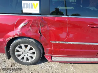 2014 Chrysler Town & Country Touring with VIN 2C4RC1BG9ER157652, listed as a IAAI auction lot 40449592 with 156,131 mi miles. Bid and sale history available at carsss.com. Image 6.