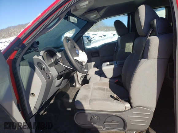 2006 Ford F-150 STX z VIN 1FTRX02W06KB30717, wystawiony jako Copart lot #86604024 z przebiegiem 75 894 mil mil oraz Czysty tytuł • Clean title. Historia ofert i sprzedaży dostępna na DreamBid. Obrazek 7.