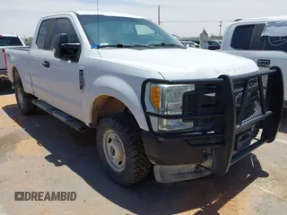 2017 Ford F-250 XLT with VIN 1FT7X2B68HEC16023, listed as a IAAI auction lot 42256806 with 169,690 mi miles and . Bid and sale history available at DreamBid. Image 1.