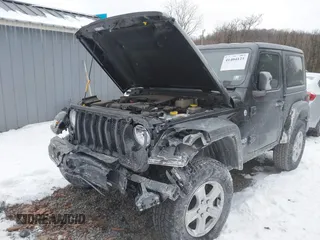 2020 Jeep Wrangler Willys z VIN 1C4GJXAG1LW118348, wystawiony jako IAAI lot #41404125 z przebiegiem 35 325 mil mil oraz . Historia ofert i sprzedaży dostępna na DreamBid. Obrazek 6.