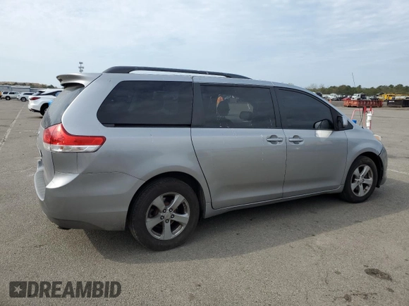 2011 Toyota Sienna LE AAS z VIN 5TDKK3DC4BS041885, wystawiony jako Copart lot #54929275 z przebiegiem 214 342 mil mil oraz Szkoda całkowita • Salvage title. Historia ofert i sprzedaży dostępna na DreamBid. Obrazek 3.