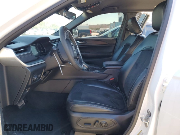 2024 Jeep Grand Cherokee Laredo with VIN 1C4RJHAG3RC124581, listed as a Copart auction lot 45677095 with 24,123 mi miles and Clean title. Bid and sale history available at DreamBid. Image 7.