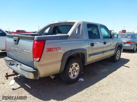 2003 Chevrolet Avalanche with VIN 3GNEC13TX3G288609, listed as a IAAI auction lot 41957629 with 272,667 mi miles. Bid and sale history available at carsss.com. Image 4.