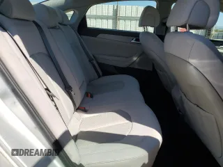 2017 Hyundai Sonata 2.4L z VIN 5NPE24AF6HH539683, wystawiony jako Copart lot #58068535 z przebiegiem 46 585 mil mil oraz Czysty tytuł • Clean title. Historia ofert i sprzedaży dostępna na DreamBid. Obrazek 10.