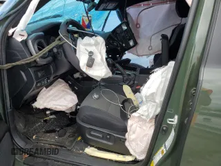 2021 Toyota Tacoma SR5 z VIN 3TMDZ5BN8MM112478, wystawiony jako Copart lot #55741375 z przebiegiem Nie podano mil oraz Nie do naprawy • Non repairable. Historia ofert i sprzedaży dostępna na DreamBid. Obrazek 7.