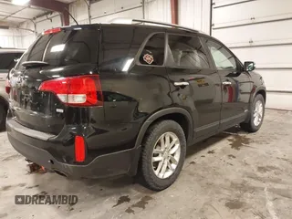 2015 Kia Sorento LX with VIN 5XYKTCA66FG573928, listed as a IAAI auction lot 42017586 with 174,939 mi miles. Bid and sale history available at carsss.com. Image 4.