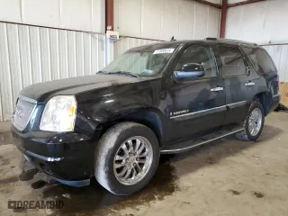 2008 GMC Yukon Denali with VIN 1GKFK63868J131422, listed as a Copart auction lot 77600024 with 177,198 mi miles and Salvage Title. Bid and sale history available at carsss.com. Image 1.