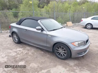 2011 BMW 1 Series 128i z VIN WBAUL7C54BVM79048, wystawiony jako IAAI lot #42156028 z przebiegiem 138 789 mil mil oraz . Historia ofert i sprzedaży dostępna na DreamBid. Obrazek 1.