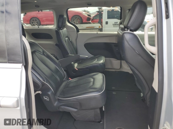 2022 Chrysler Pacifica Limited with VIN 2C4RC1GG7NR175799, listed as a Copart auction lot 63038045 with 32,317 mi miles and Clean title. Bid and sale history available at DreamBid. Image 11.