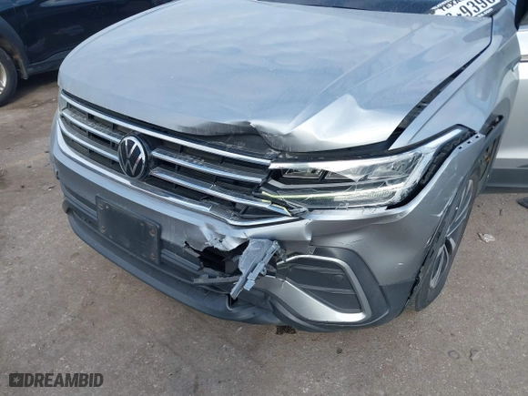 2022 Volkswagen Tiguan S with VIN 3VV1B7AX0NM085379, listed as a IAAI auction lot 41145453 with 35,513 mi miles. Bid and sale history available at carsss.com. Image 6.