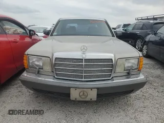 1989 Mercedes-Benz 560 with VIN WDBCA39E1KA479955, listed as a Copart auction lot 76202804 with 132,546 mi miles and Salvage Title. Bid and sale history available at DreamBid. Image 5.