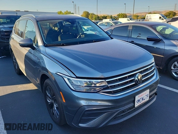 2024 Volkswagen Tiguan SE with VIN 3VV3B7AX5RM107598, listed as a IAAI auction lot 42796418 with 25,762 mi miles and . Bid and sale history available at DreamBid. Image 50.