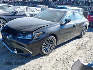2024 Lexus ES 350 Luxury z VIN 58AEZ1B11RU179019, wystawiony jako IAAI lot #41286693 z przebiegiem 13 704 mil mil oraz . Historia ofert i sprzedaży dostępna na DreamBid. Obrazek 17.