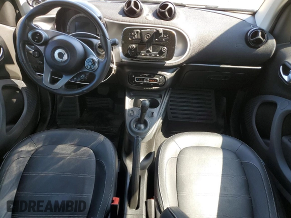 2016 Smart fortwo Passion z VIN WMEFJ5DA6GK064695, wystawiony jako Copart lot #53528315 z przebiegiem 53 508 mil mil oraz Szkody całkowita. Historia ofert i sprzedaży dostępna na DreamBid. Obrazek 8.