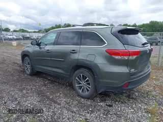 2018 Toyota Highlander SE with VIN 5TDJZRFH9JS823049, listed as a IAAI auction lot 39639165 with 85,990 mi miles and . Bid and sale history available at DreamBid. Image 3.