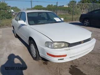 1993 Toyota Camry LE with VIN 4T1SK12E6PU316163, listed as a IAAI auction lot 42046444 with 261,514 mi miles. Bid and sale history available at carsss.com. Image 1.