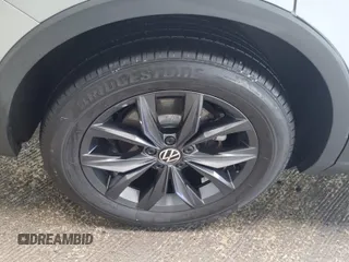 2024 Volkswagen Tiguan SE with VIN 3VV3B7AX5RM107374, listed as a IAAI auction lot 42845196 with 24,195 mi miles and . Bid and sale history available at DreamBid. Image 50.