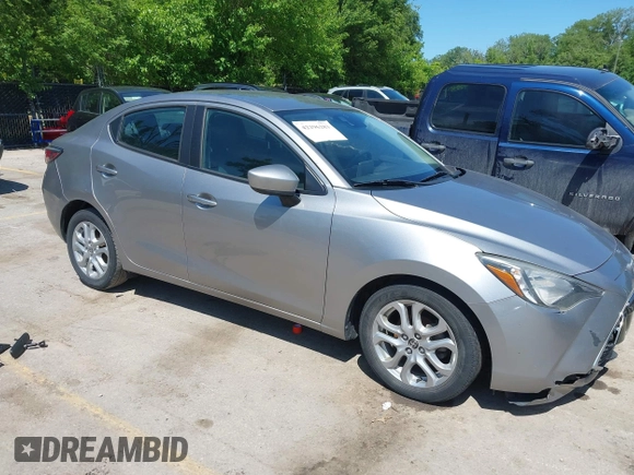 2016 Scion iA z VIN 3MYDLBZV5GY107324, wystawiony jako IAAI lot #42296283 z przebiegiem 105 349 mil mil oraz . Historia ofert i sprzedaży dostępna na DreamBid. Obrazek 1.