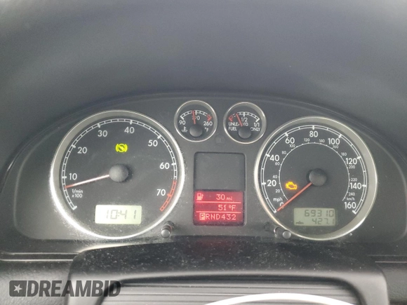 2002 Volkswagen Passat GLX z VIN WVWTH63B32P069555, wystawiony jako Copart lot #85990984 z przebiegiem 69 310 mil mil oraz Czysty tytuł • Clean title. Historia ofert i sprzedaży dostępna na DreamBid. Obrazek 9.