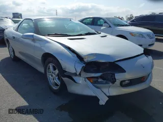 1997 Chevrolet Camaro z VIN 2G1FP22K4V2101038, wystawiony jako IAAI lot #41900016 z przebiegiem 139 207 mil mil oraz . Historia ofert i sprzedaży dostępna na DreamBid. Obrazek 1.