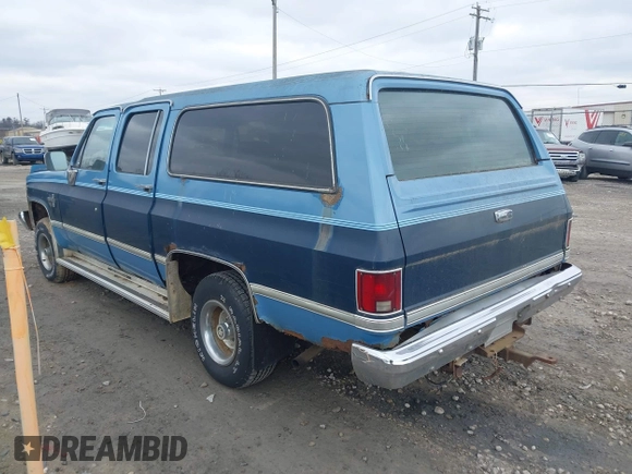 1984 Chevrolet Suburban z VIN 1G8FK16C6EF130150, wystawiony jako IAAI lot #41987449 z przebiegiem 91 357 mil mil oraz . Historia ofert i sprzedaży dostępna na DreamBid. Obrazek 3.