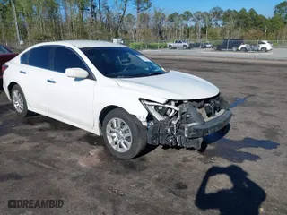 2015 Nissan Altima 2.5 with VIN 1N4AL3AP5FN879361, listed as a IAAI auction lot 41840092 with 205,415 mi miles. Bid and sale history available at carsss.com. Image 1.