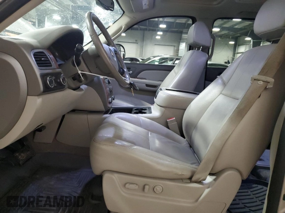 2008 Chevrolet Suburban Commercial with VIN 1GNFK16398J224604, listed as a Copart auction lot 79661914 with 197,033 mi miles and Salvage Title. Bid and sale history available at carsss.com. Image 7.