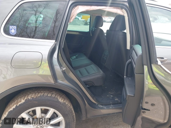 2016 Volkswagen Touareg Sport with VIN WVGEF9BPXGD012206, listed as a IAAI auction lot 42115314 with Not Provided miles and . Bid and sale history available at DreamBid. Image 8.