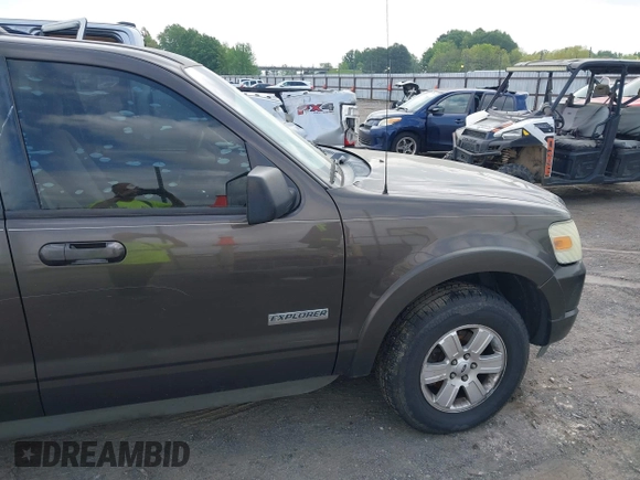 2008 Ford Explorer XLT with VIN 1FMEU63E38UA19291, listed as a IAAI auction lot 42048959 with 227,212 mi miles. Bid and sale history available at carsss.com. Image 15.