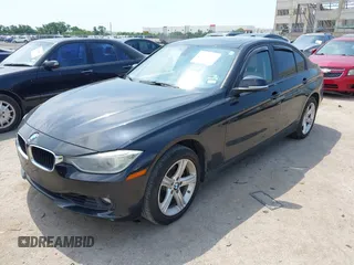 2015 BMW 3 Series 328i xDrive z VIN WBA3B3C5XFJ984998, wystawiony jako IAAI lot #42498649 z przebiegiem 186 642 mil mil oraz . Historia ofert i sprzedaży dostępna na DreamBid. Obrazek 17.
