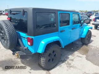2017 Jeep Wrangler Unlimited Sahara z VIN 1C4BJWEG9HL722849, wystawiony jako IAAI lot #42435486 z przebiegiem 107 571 mil mil oraz . Historia ofert i sprzedaży dostępna na DreamBid. Obrazek 4.