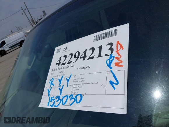 2011 Ford Expedition Limited z VIN 1FMJU2A54BEF43559, wystawiony jako IAAI lot #42294213 z przebiegiem 153 030 mil mil oraz . Historia ofert i sprzedaży dostępna na DreamBid. Obrazek 17.