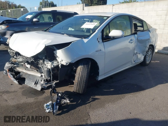 2016 Toyota Prius Four with VIN JTDKARFU4G3525589, listed as a IAAI auction lot 41612929 with 197,114 mi miles. Bid and sale history available at carsss.com. Image 2.