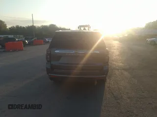 2023 Chevrolet Suburban Premier z VIN 1GNSKFKD8PR305863, wystawiony jako IAAI lot #37536455 z przebiegiem 13 765 mil mil oraz . Historia ofert i sprzedaży dostępna na DreamBid. Obrazek 16.