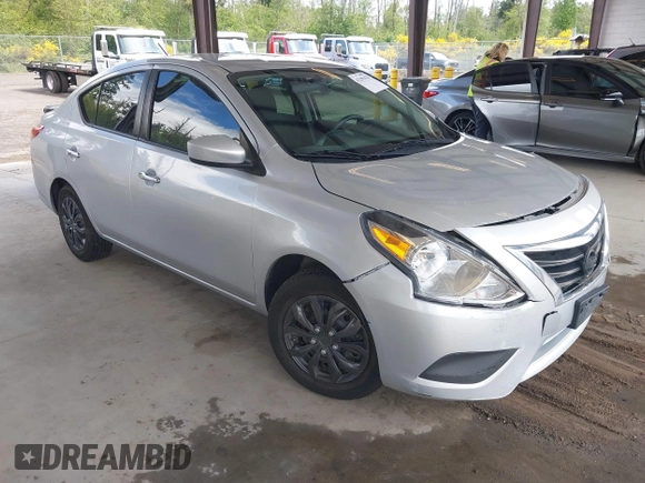 2016 Nissan Versa SV z VIN 3N1CN7AP9GL890842, wystawiony jako IAAI lot #42299478 z przebiegiem 90 572 mil mil oraz . Historia ofert i sprzedaży dostępna na DreamBid. Obrazek 1.