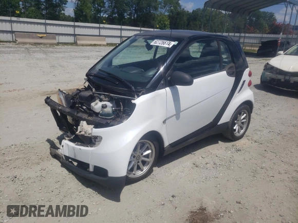 2010 Smart fortwo Pure z VIN WMEEJ3BA4AK342214, wystawiony jako Copart lot #62726614 z przebiegiem 110 472 mil mil oraz Szkoda całkowita • Salvage title. Historia ofert i sprzedaży dostępna na DreamBid. Obrazek 1.