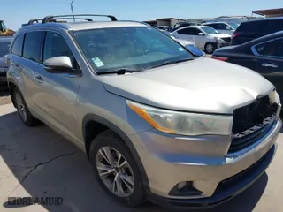 2014 Toyota Highlander XLE with VIN 5TDJKRFH5ES071781, listed as a IAAI auction lot 42086783 with 225,453 mi miles. Bid and sale history available at carsss.com. Image 1.