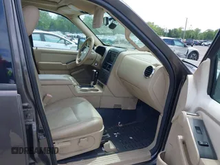 2007 Ford Explorer Sport Trac Limited z VIN 1FMEU53827UA07992, wystawiony jako IAAI lot #42315519 z przebiegiem 219 116 mil mil oraz . Historia ofert i sprzedaży dostępna na DreamBid. Obrazek 5.