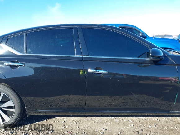 2019 Nissan Altima 2.5 SL with VIN 1N4BL4EV6KC225851, listed as a IAAI auction lot 41461897 with 83,942 mi miles. Bid and sale history available at carsss.com. Image 13.