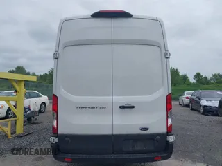 2024 Ford Transit Cargo z VIN 1FTBR3X89RKA14329, wystawiony jako IAAI lot #42483348 z przebiegiem 85 692 mil mil oraz . Historia ofert i sprzedaży dostępna na DreamBid. Obrazek 16.