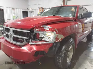 2008 Dodge Dakota SLT z VIN 1D7HW48N38S542692, wystawiony jako IAAI lot #41554521 z przebiegiem 166 482 mil mil oraz . Historia ofert i sprzedaży dostępna na DreamBid. Obrazek 6.